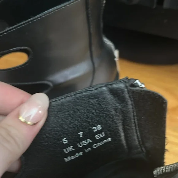 Sz 7 Bridgette Disturbia buckle booties :) - Picture 11 of 13